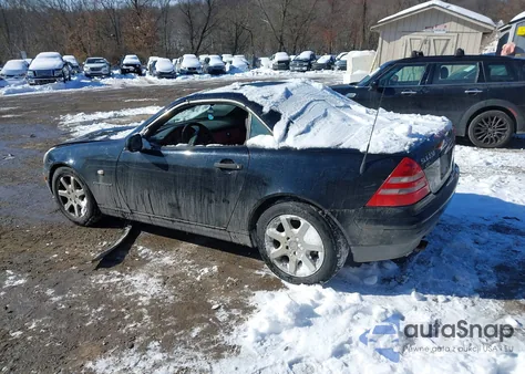 1999 Mercedes-Benz Slk 230 Kompressor z USA, uszkodzony, nr VIN WDBKK47F1XF096778